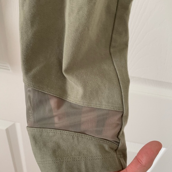 Pink VS Yoga army green leggings size L - Picture 2 of 8